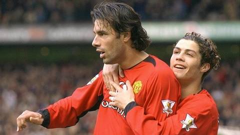 Ronaldo khóc nhè vì bị Van Nistelrooy bắt nạt